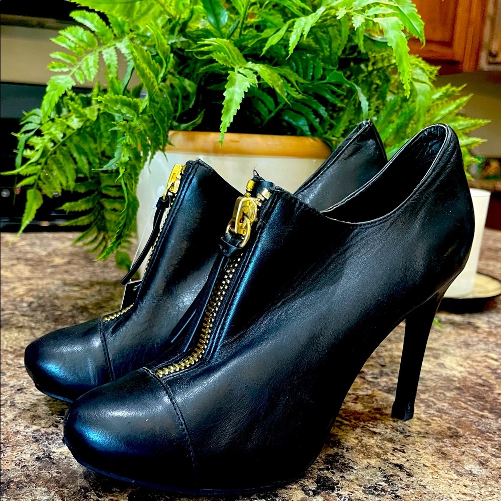 Bar III Sexy AF front zip Heels NWT